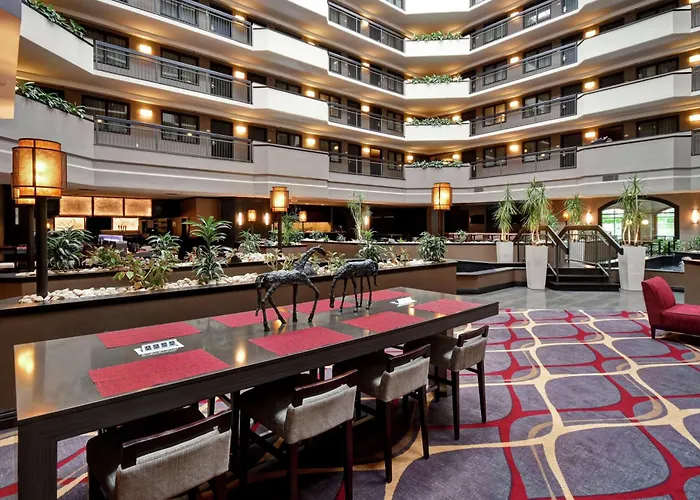 Hotel with view: Embassy Suites By Hilton Dulles Airport